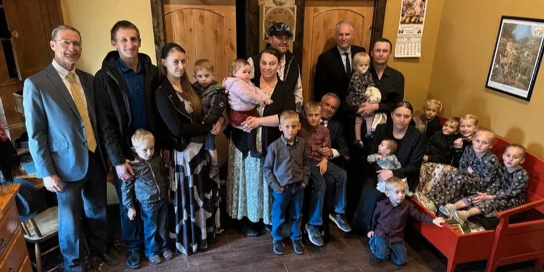 Роберт Кеннеди-младший в семье сектантов-меннонитов, чья дочь умерла от осложнений от кори, так как не была привита