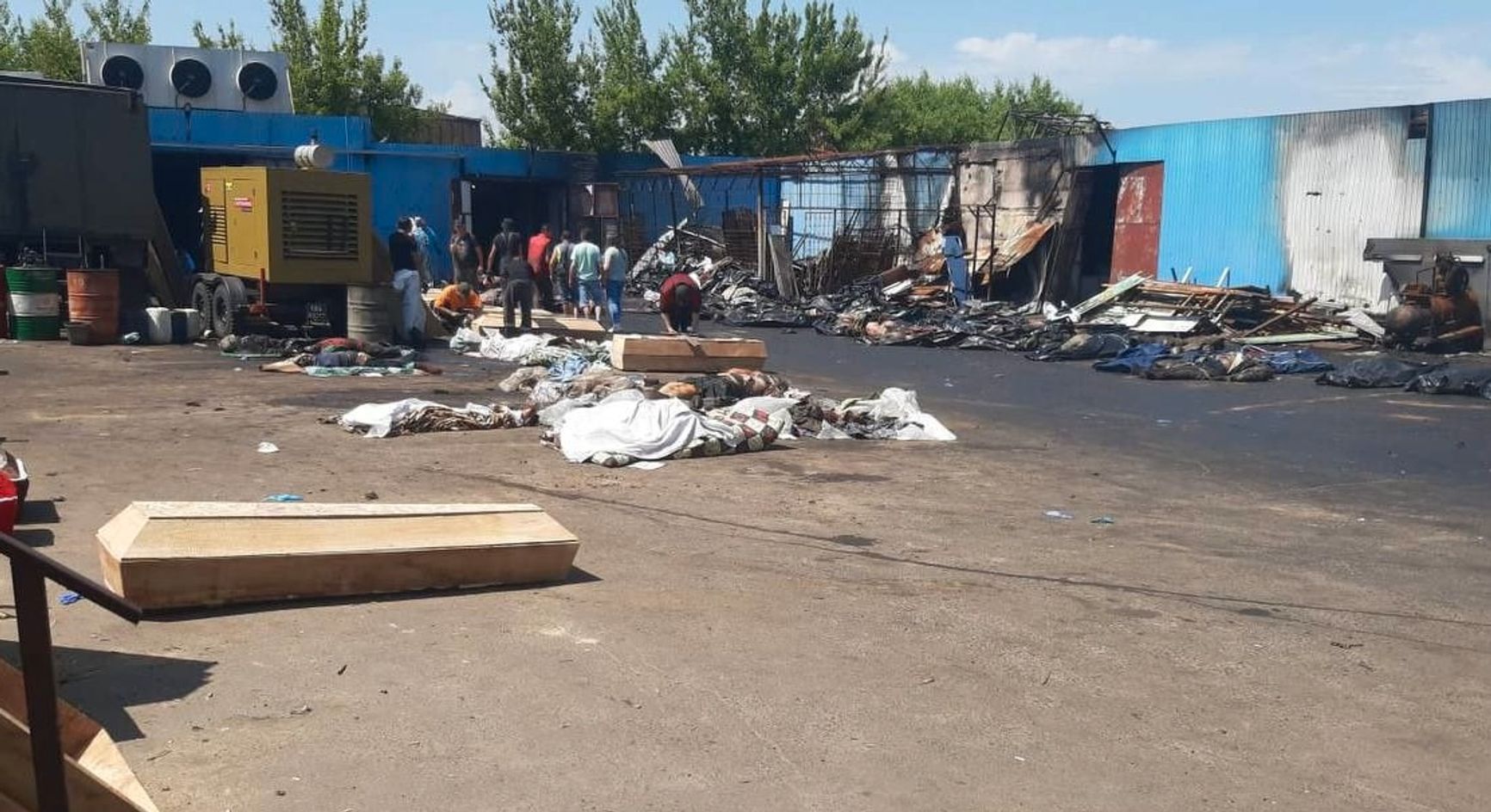 Стихийный морг в Мариуполе