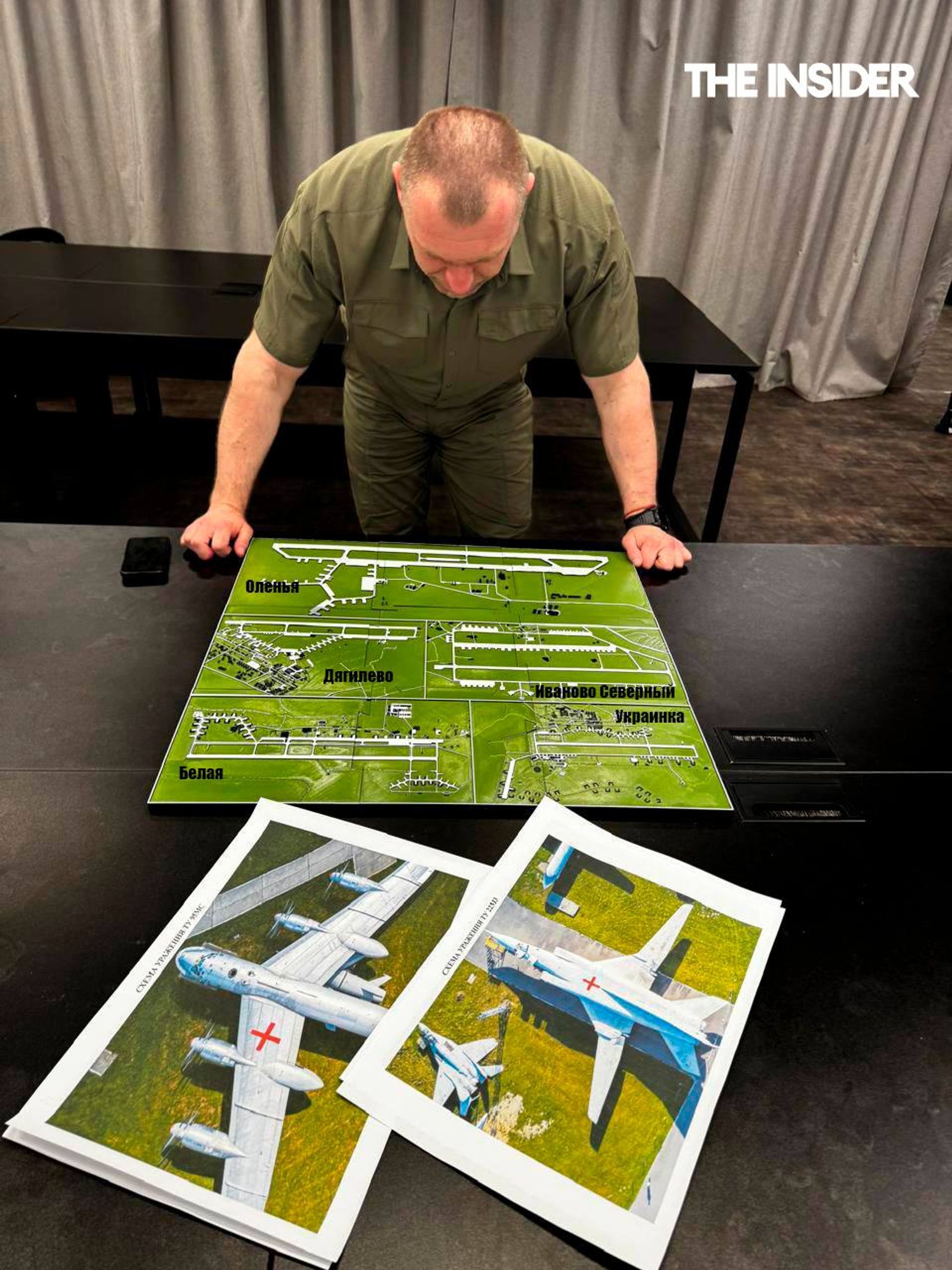 Глава СБУ Василий Малюк над картами пяти российских военных аэродромов